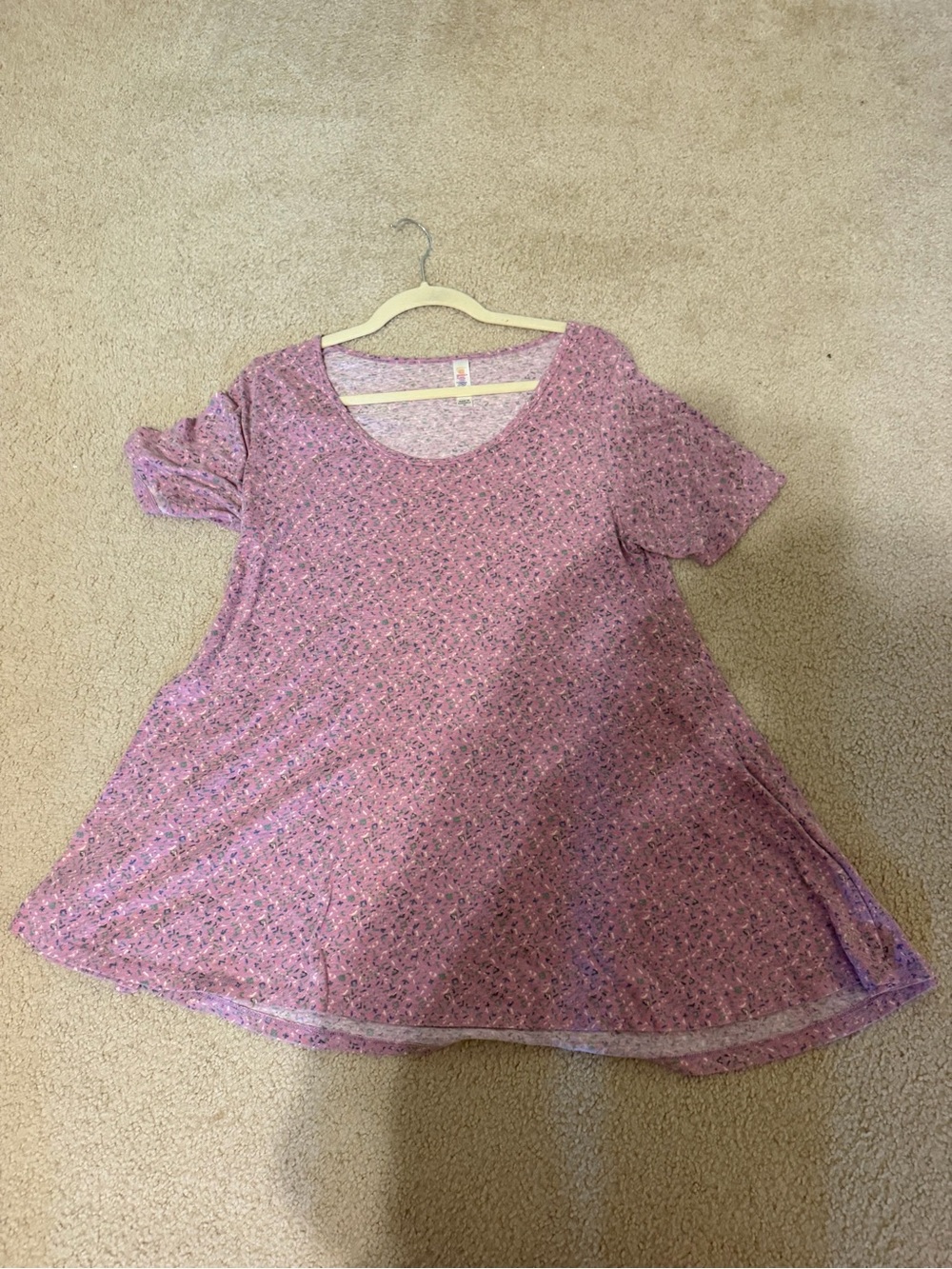 Medium LuLaRoe LLR perfect pink abstract top